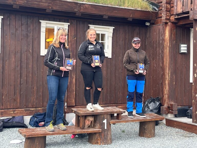 Anja Dramstad (til høyre i bildet) var nest beste kvinne under helgens norgesmesterskap.