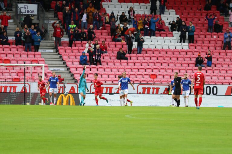 KIL-keeper August Strömberg mente Branns første mål burde ha vært annullert for offside i forkant, men det er ikke VAR i OBOS-ligaen.