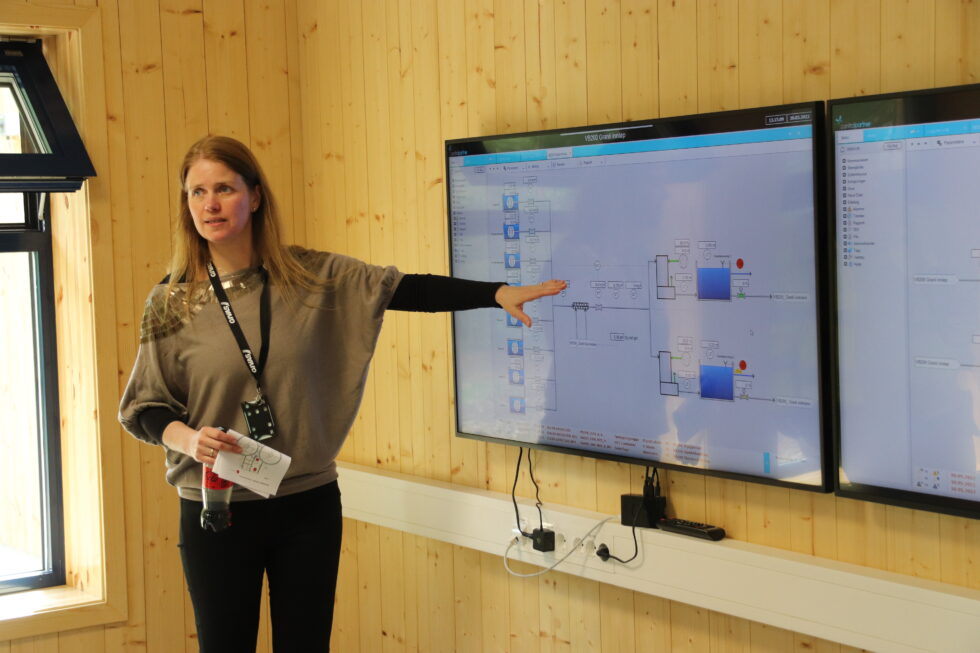 Daglig leder i Givas Hanne Rolsdorps under åpningen av det nye vannbehandlingsanlegget på Granli i mai.