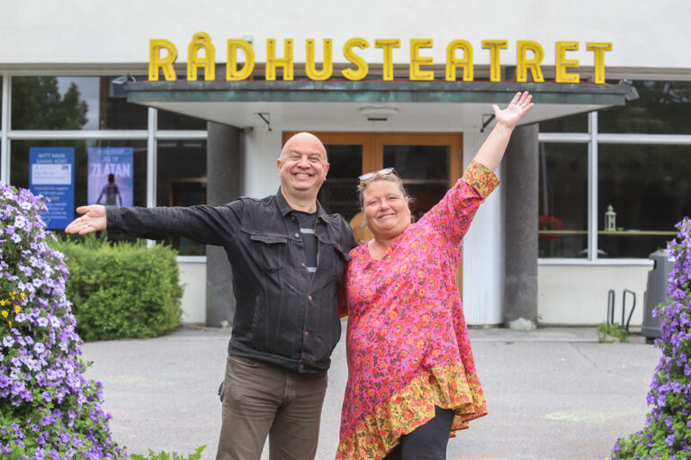 Nei, dette er ikke Fleksnes og Modern, men Audun Bårdseth (Mitt Kongsvinger) og Hege Anita Holmen (Kongsvinger kommune) som inviterer til en helaften med Marve Fleksnes.