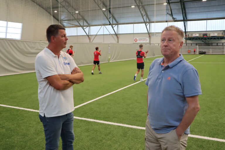 KIL trente onsdag i Kongsvingerhallen. Rune Lundgren og Trond Larsen er spente på om KIL får spille i hallen.