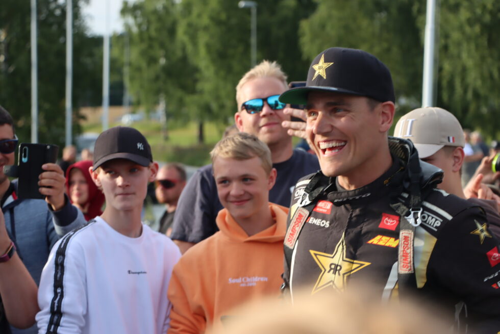 Fredric Aasbø var den store helten da han gjestet byen for en oppvisning i drifting.