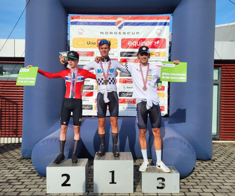 1. plass til Tobias Skretting (Glåmdal SK), 2. plass til Jørgen Nordhagen (Lillehammer CK) og 3. plass til Casper Rode (Glåmdal SK) på juniorens tempo.