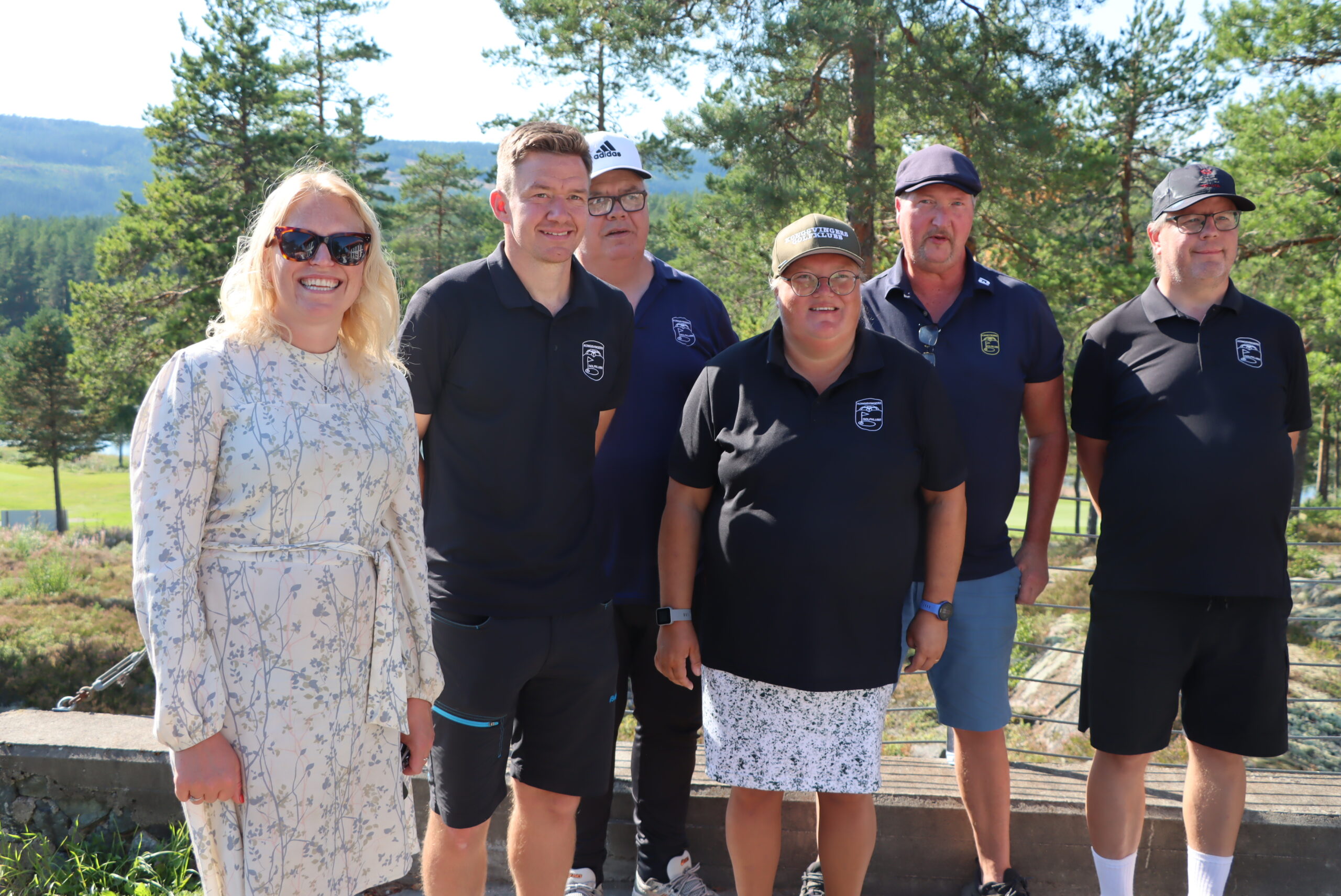 Ordføreren gleder seg over at det kommer nye golfere til fra Eidskog gjennom Frisklivssentralens innsats. Her representert med Petter Linstad fra Frisklivssentralen, Erik Torkildsbråten, Tone Samsonstuen, Håvard Høgda og Dag Frode Korsmo.