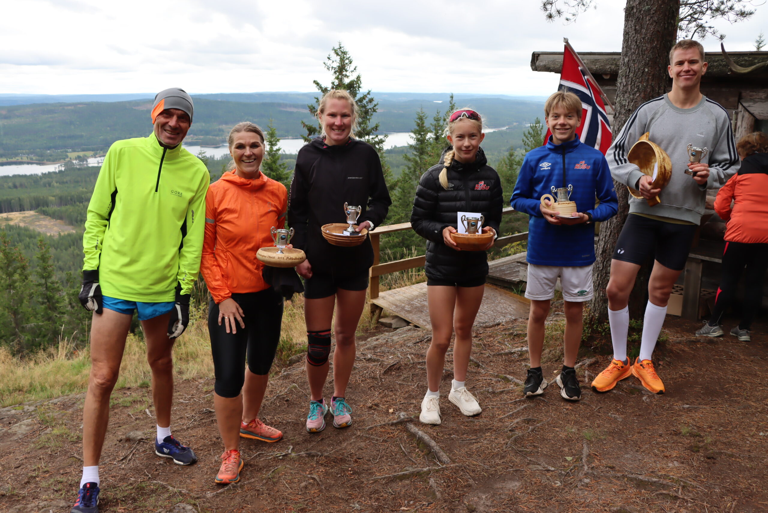Vinnerne i damene og herrenes U16-, over 50- og voksenklasse var Tore Axelsson (t.v.), Ann Kristin Grosberghaugen, Elin Hamrefors, Julie Borge, Magnus Almåsbakk og Jarle Marvik.