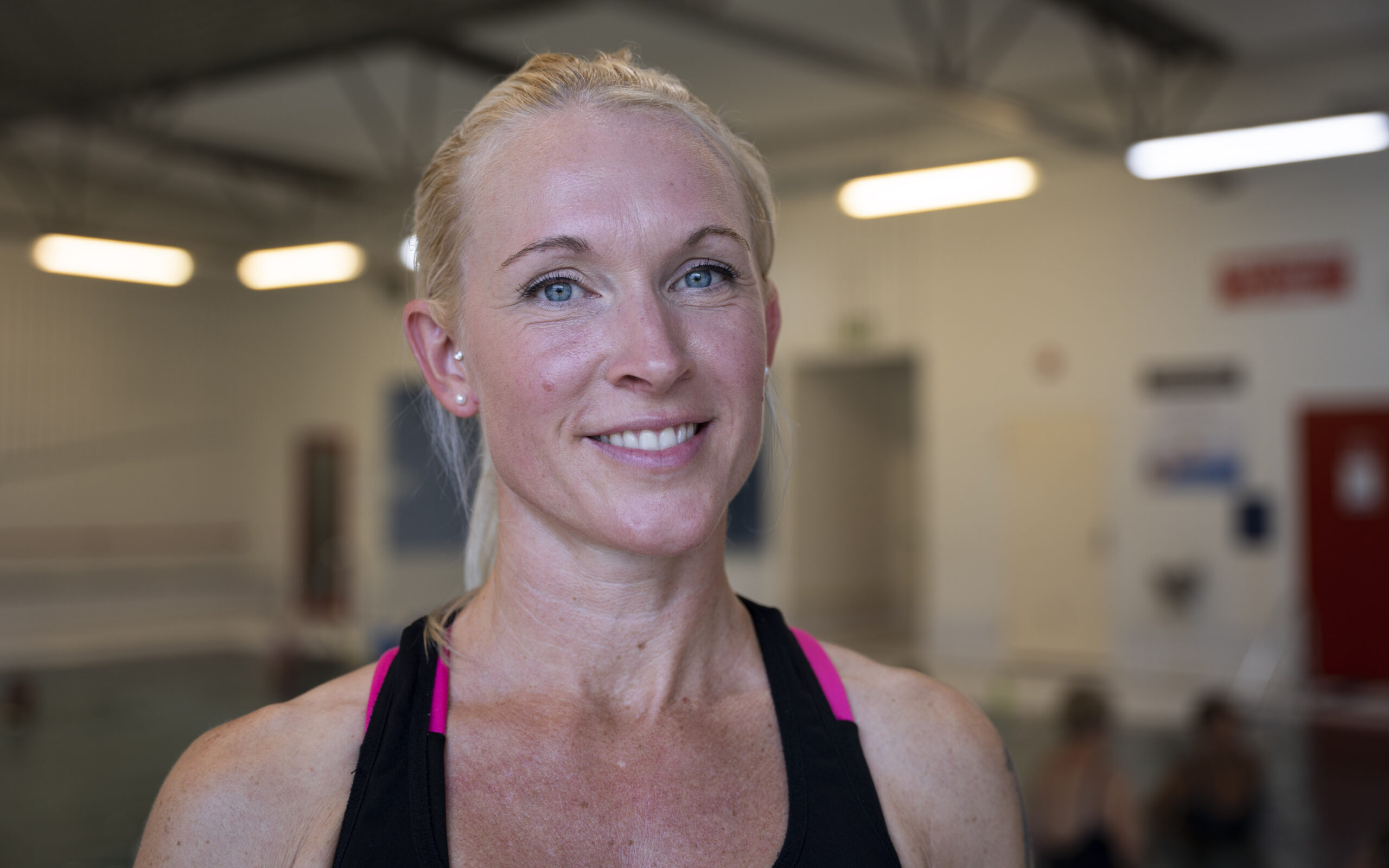 Instruktøren, Julie Magnusson har mye erfaring, og hun er i tillegg utdannet ved Norges Livredningsselskap. Dette gjør at hun kan bistå om det skulle skje noe med de som trener.