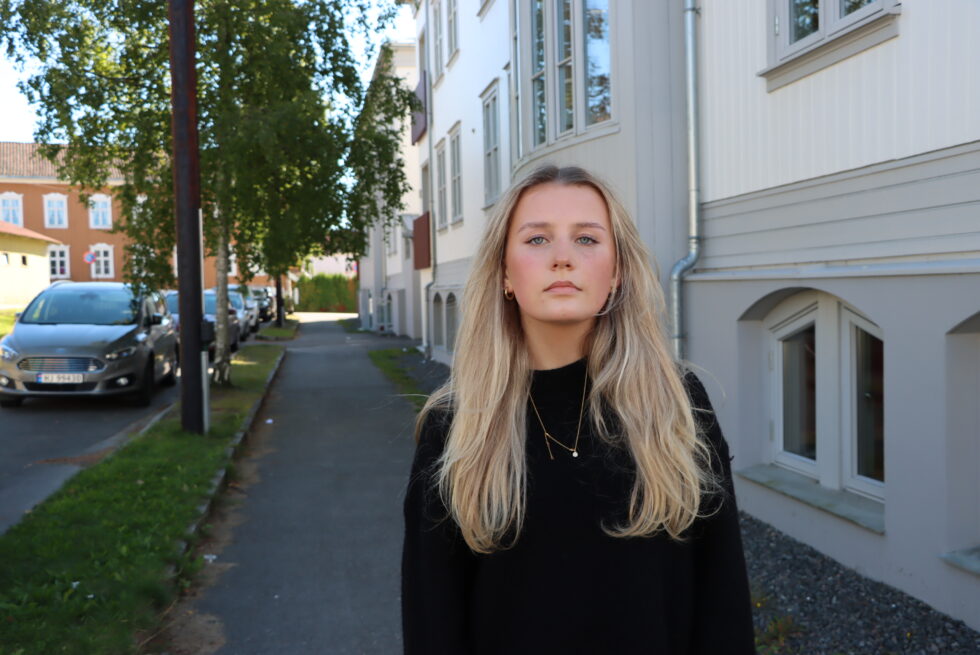 Nestleder i Unge Venstre Innlandet, Thyra Håkonsløkken, er lei av å føle seg utestengt fra Øvrebyen videregående skole.