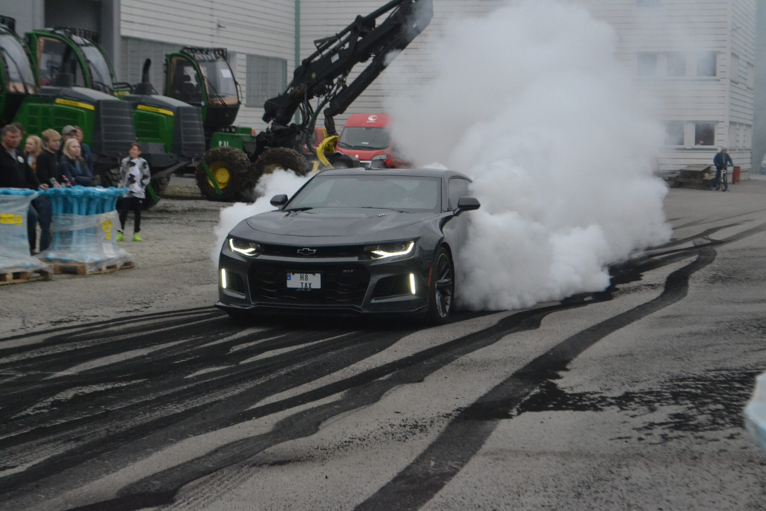 Rune Strandene vant burn-out konkurransen uner Pitstop End of Summer med sin 2019 Camaro.