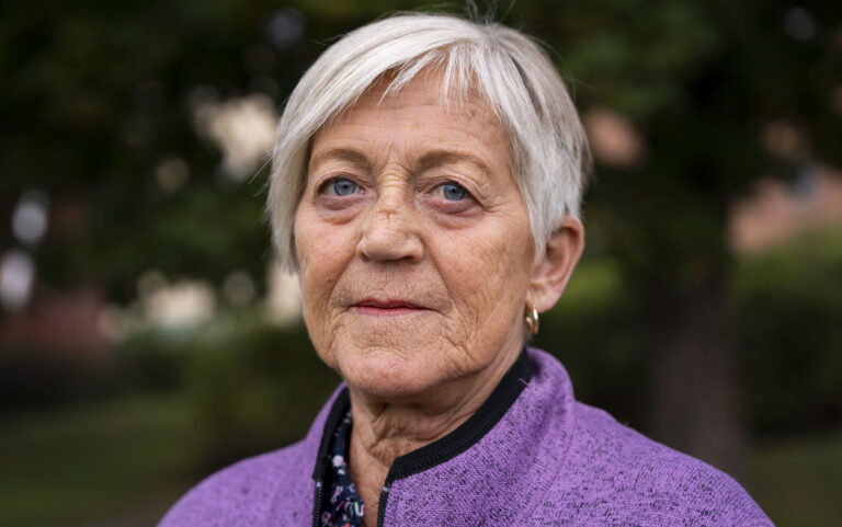 Liv Engom har latt seg intervjue om forholdet til sin gode venninne Anne-Elisabeth Hagen. Det har ikke falt i god jord hos enkelte, men Liv nekter å la seg true til taushet.