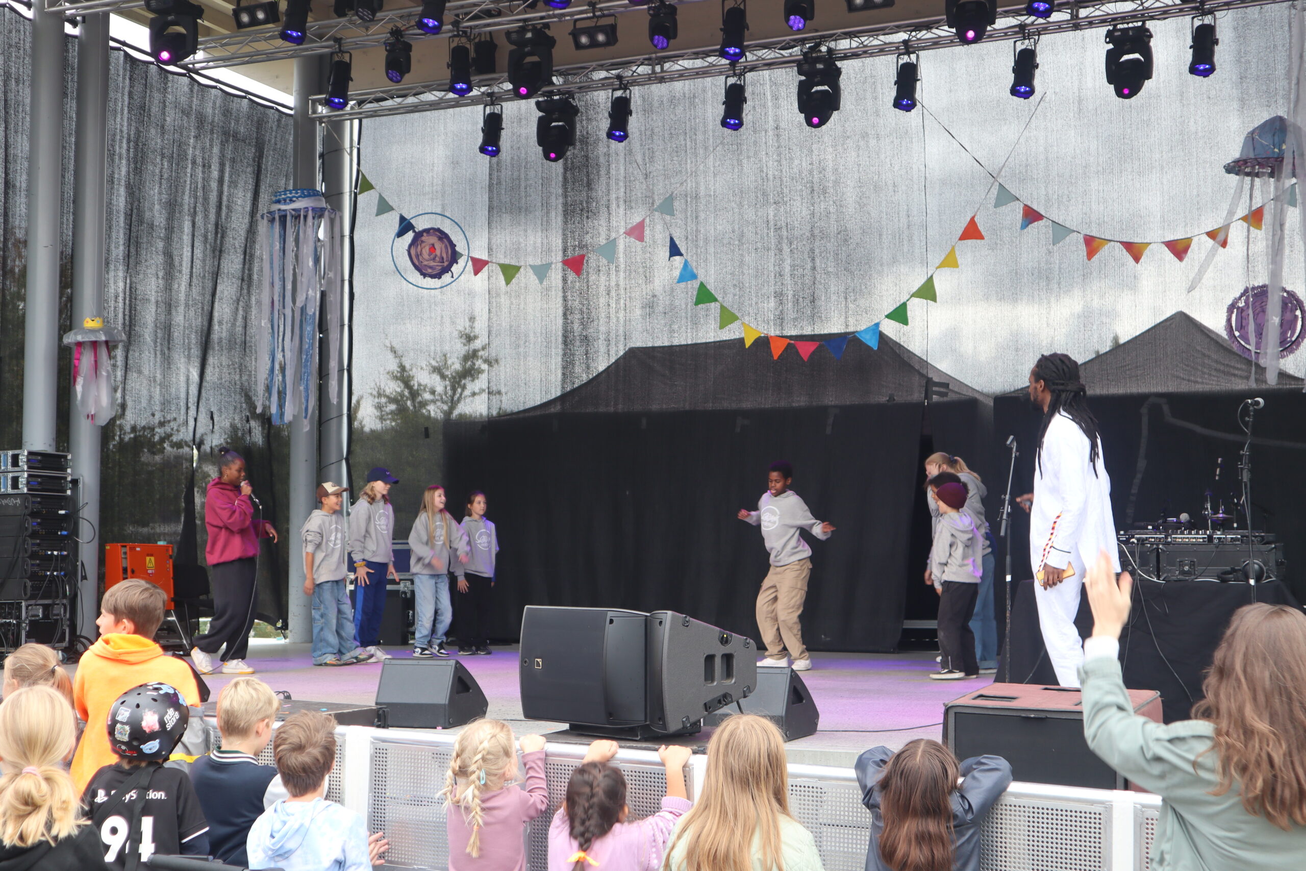De talentfulle unge danserne bydde på show med dance battle.