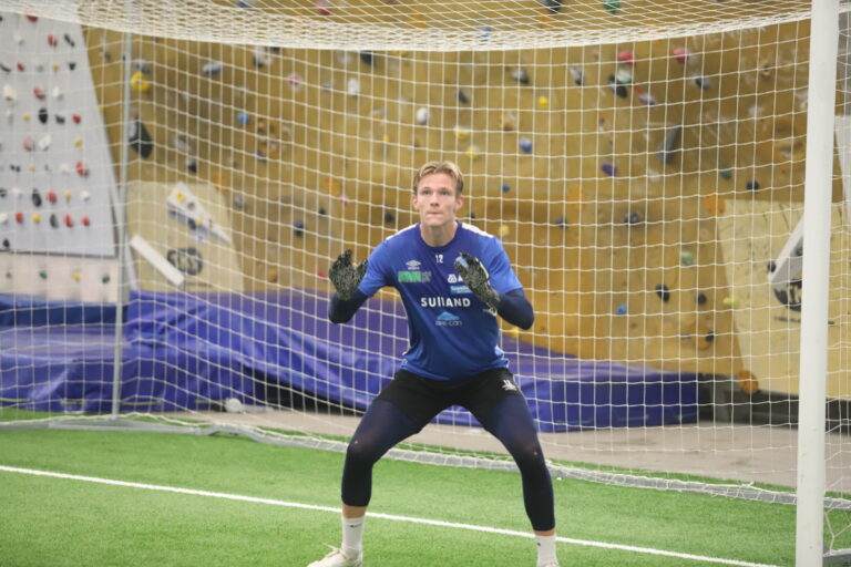 Med 196,5 centimeter på strømpelesten har Isak Middtun Solberg en bra rekkevidde.