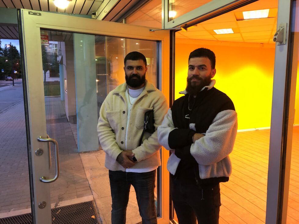 Hiwa Fabio Moradi (t.v.) og Barro Fabio kan mye om skjegg og har også eget skjegg.