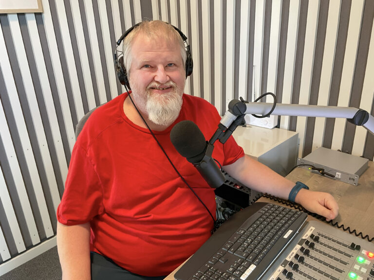 Pål-Erik Berntsen synes det er motiverende at Radio Kongsvinger blir nominert til priser.