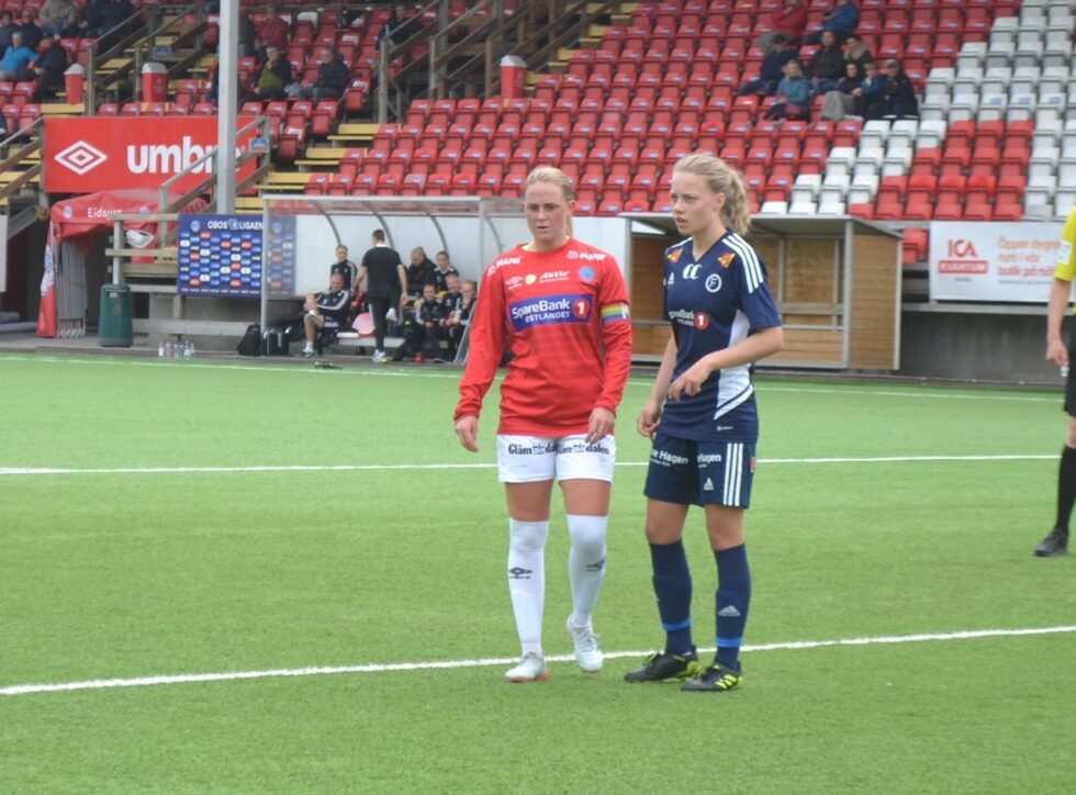 Emma Lien Håpnes er kaptein for KIL Fotball Kvinner, nå gleder hun seg over at laget er en del av toppfotballen på kvinnesiden i 2023.