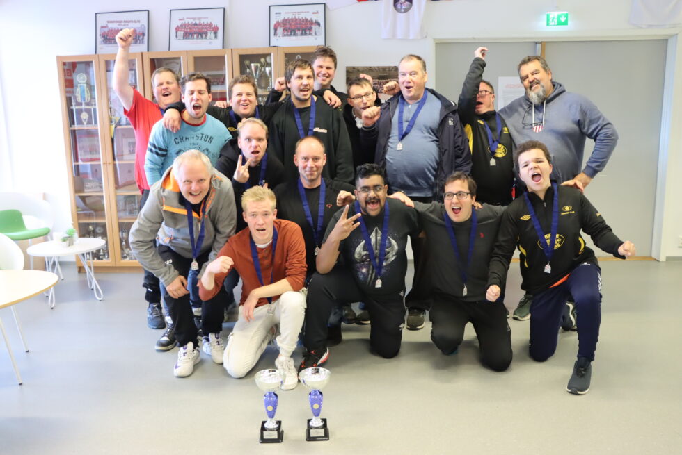 Brane Tigers er best i Innlandet. Noe medaljer og to seriepokaler viser.