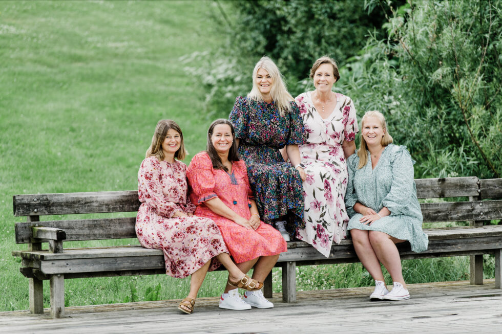 Kreftkompasset består av en rekke damer som vil sette søkelys på tiden etter kreft og jobber med oppfølging etter kreftbehandling. (f.v.) Gyri Andvik Johnsen, Lotta Våde, Ida-Marie Nilsen, Vibeke Borchgrevink og Ane Haugen.