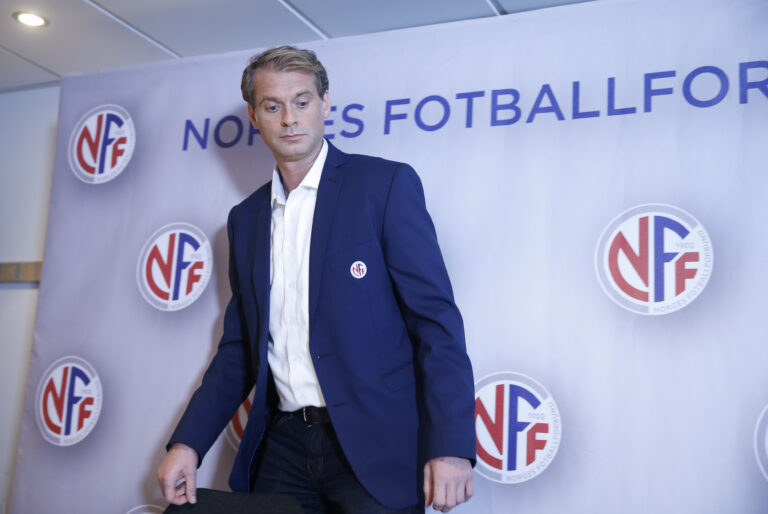 Rune Nordhaug i Norges Fotballforbund er lite fornøyd med det som skjer på Gjemselund.