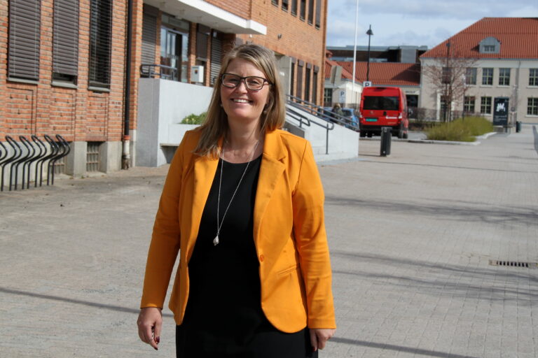 Det blir stadig flere eldre, og kommunalsjefen for helse og mestring, Cathrine Pedersen, mener at dette kan bli en utfordring i fremtiden om man ikke gjør tiltak allerede nå.