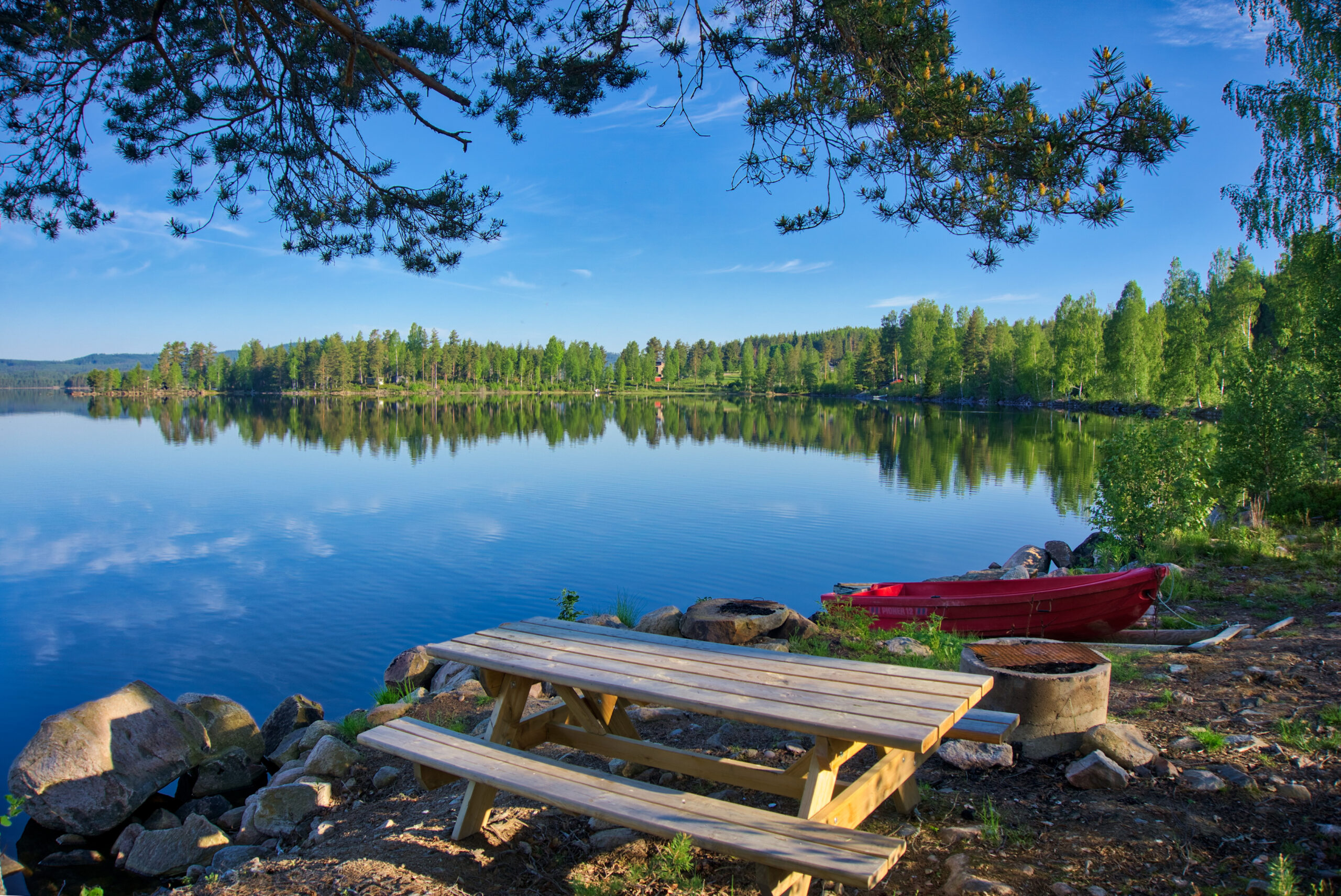 Uteplassen er noe av det som gj&oslash;r hytta s&aring; attraktiv.