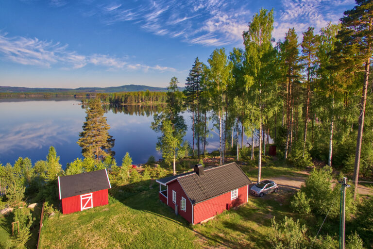 Hytta ligger på Finnskogen på Austmarka, og leies ut hele året.