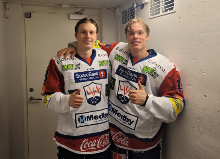 Kristoffer Rogstadmoen (t.v.) og Liam Sæthre hadde begge god grunn til å smile etter både debut og seier i eliteserien.