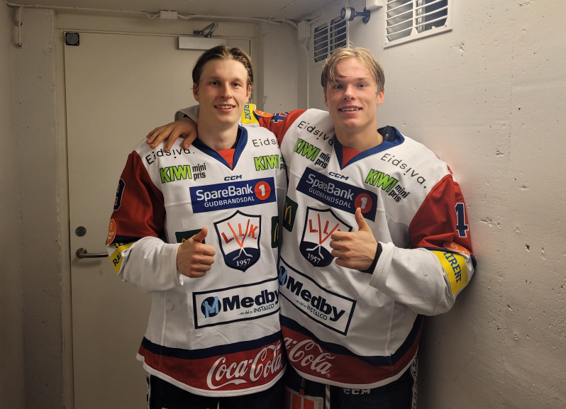 Kristoffer Rogstadmoen (t.v.) og Liam Sæthre hadde begge god grunn til å smile etter både debut og seier i eliteserien.