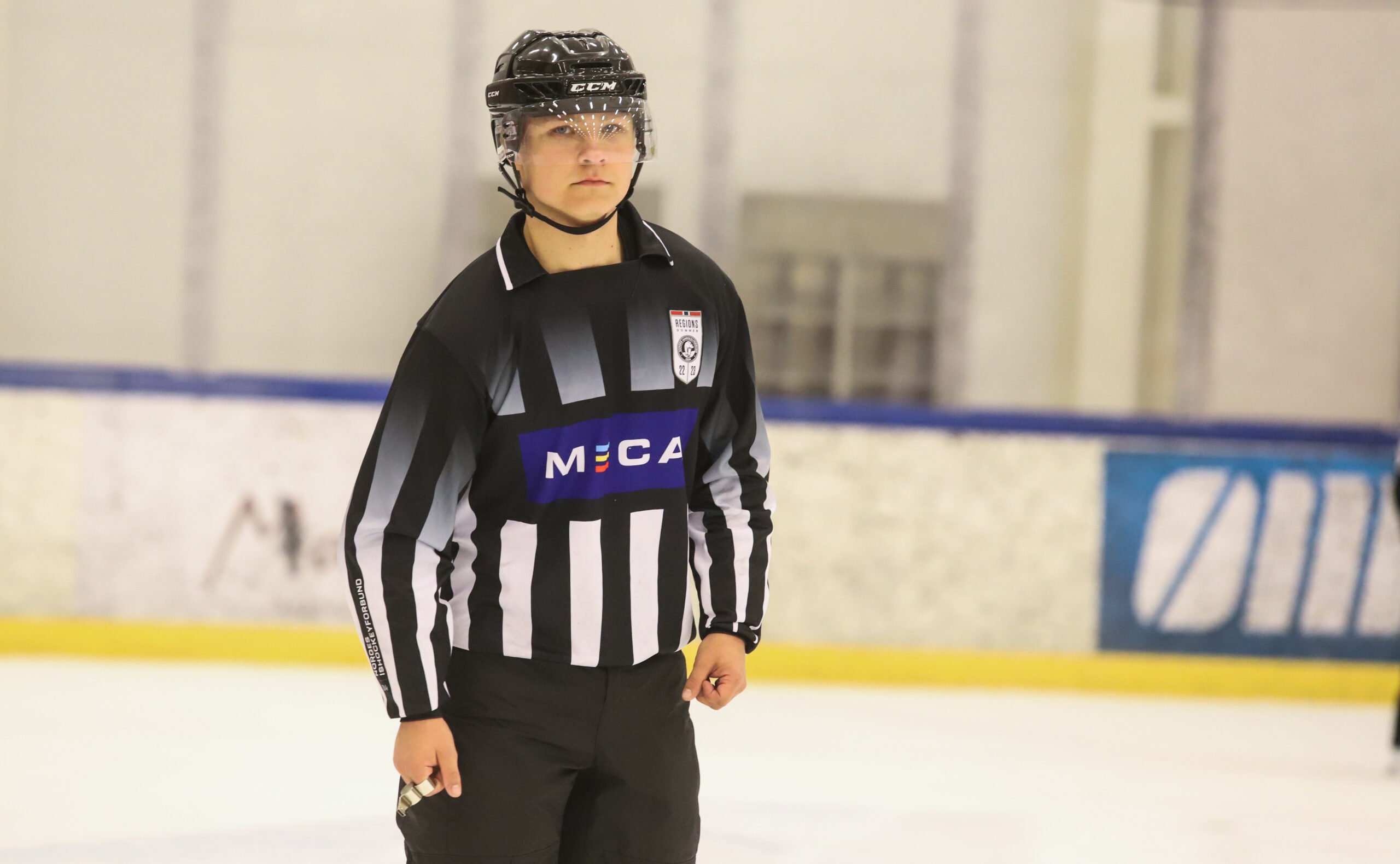 S&oslash;ndag fikk Marius &Aring;sli Sv&aelig;ren sin dommerdebut i andrevisjon.