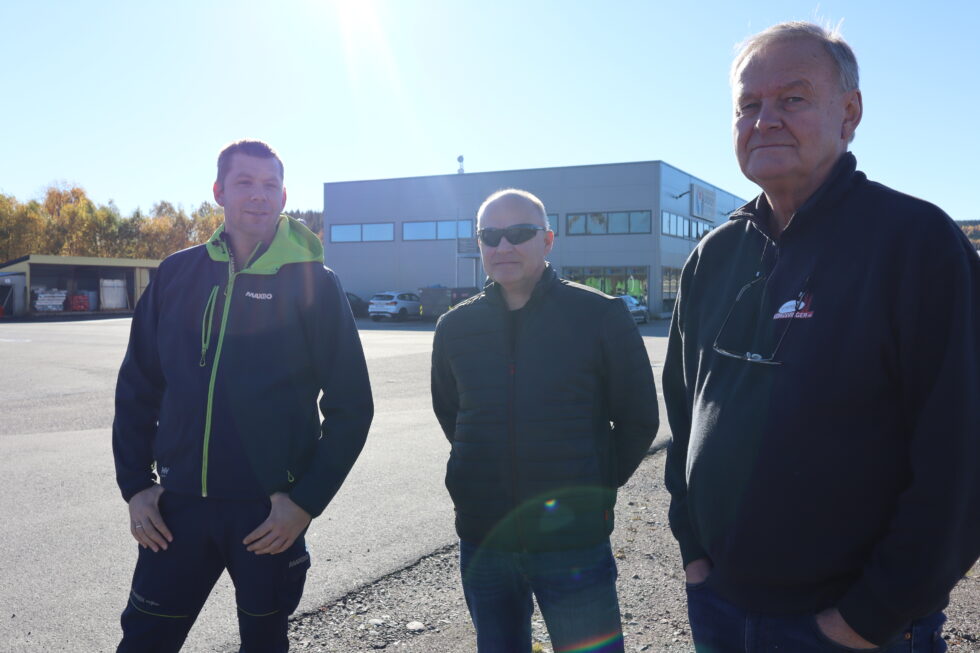 Lars Nilsen fra Maxbo (t.v), John Solem fra Skovly-Gruppen og Jon Skaare fra Norsenteret forteller at omsetningen er tilbake til slik den var.