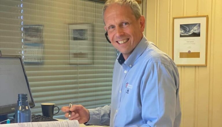 Tore Fløiten, selger i Nordbohus, varsler om bygging av det nye boligfeltet Solbakken i løpet av neste år.