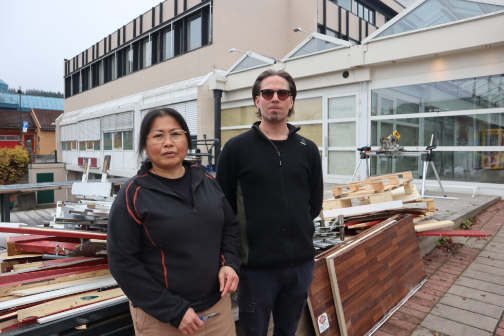 Ekteparet Johansen har revet alt som er, for å bygge det slik de ønsker.