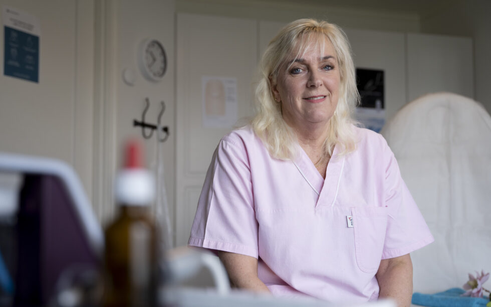 En fotpleier har ikke utdannelse på sykdommer. Derfor er det viktig for Gunn Jane Femoen å kunne henvise pasienter videre.