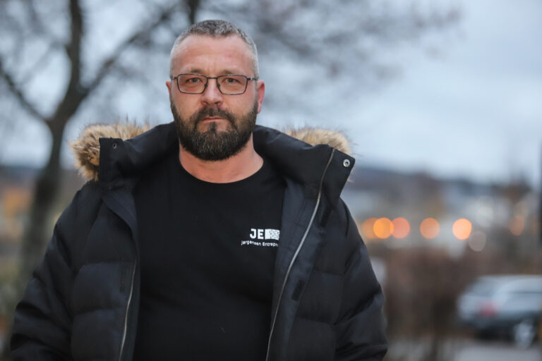 Jørgensen Entreprenør har store økonomiske utfordringer, og står i fare for å måtte melde oppbud. Daglig leder Bengt Arne Jørgensen beklager situasjonen de har havnet i.