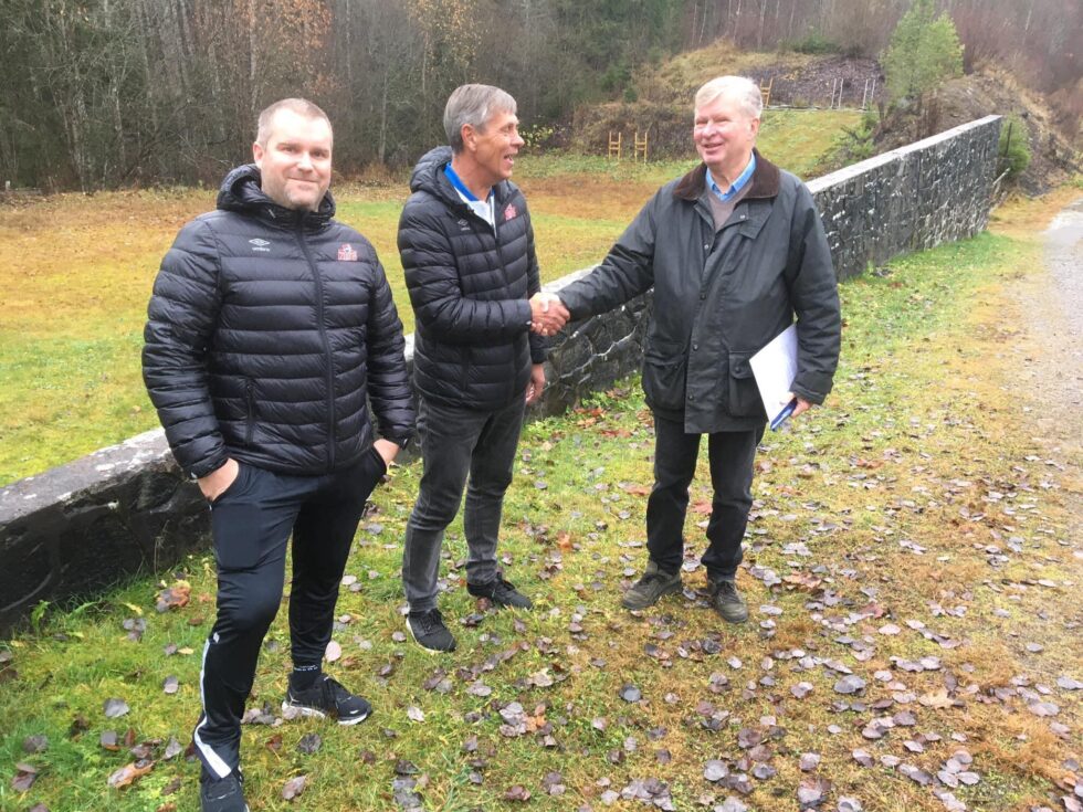 NTG-sportssjef for skyting, Kjell Ivar Kolstad (t.v.) og daglig leder Åge Steen her i lag med KOS-leder Stein Willersrud. Nå er det blitt inngått intensjonsavtale.