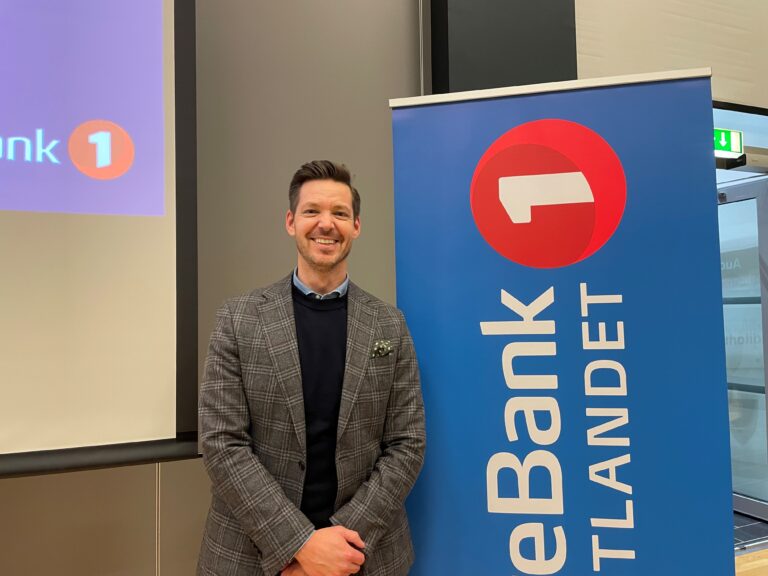 Martin Graftås setter pris på en god debatt under seminarene sine, og at flere ønsker å spare om dagen.