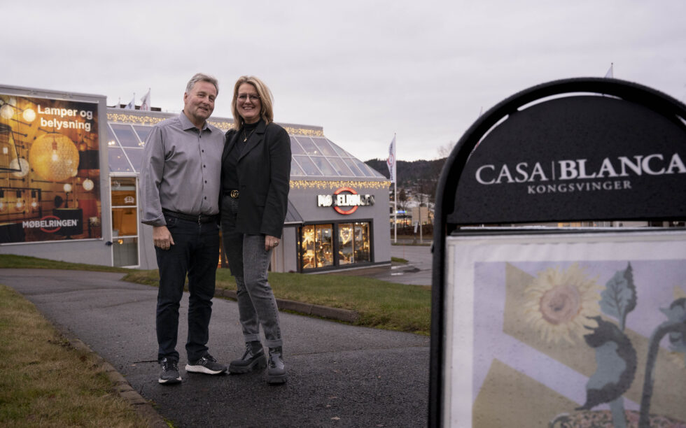 I tillegg til Tom Skyrud (til venstre) og Pia Lena Bakli (til høyre), er også Stine Westlund med å arrangere damenes aften på Møbelringen.