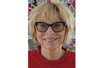 Anne Valen Næss er veldig fornøyd med hvordan Galleri Asbjørn stiller ut kunsten hennes.