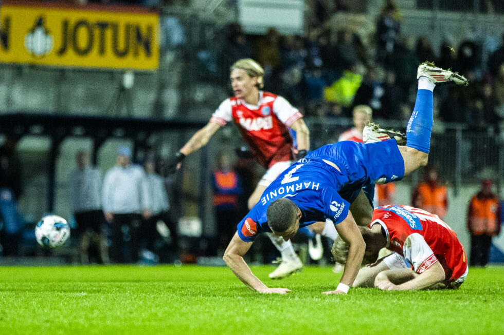 Etter å ha studert de analysene og statistikken etter kampen, bør KIL – her representert ved Tobias Bjørnebye og Kristian Jahr – fortsatt ha troen på at de kan sende Sandefjord hodestups ned i Obosligaen.