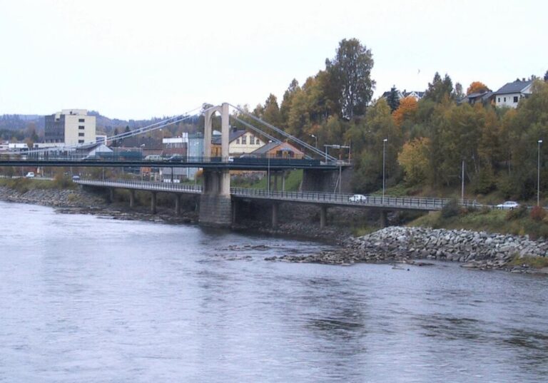 Elvebredden bru på E16 i Kongsvinger vil være stengt natterstid i to uker på grunn av vedlikehold.