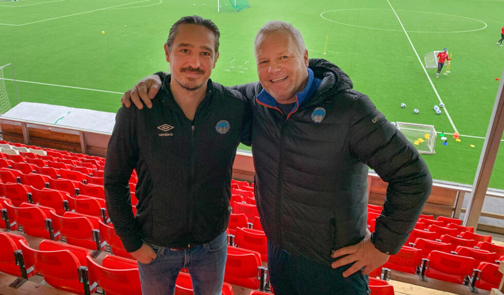 Stein-Erik Stormoen (t.v.) i KIL Toppfotball er glad for at Rolf Erik Johnsen har tatt på seg treneransvaret for det nye gatelaget.