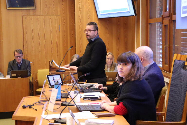 Varaordfører Tommy Smedtorp var glad for bred enighet på tvers av partier.