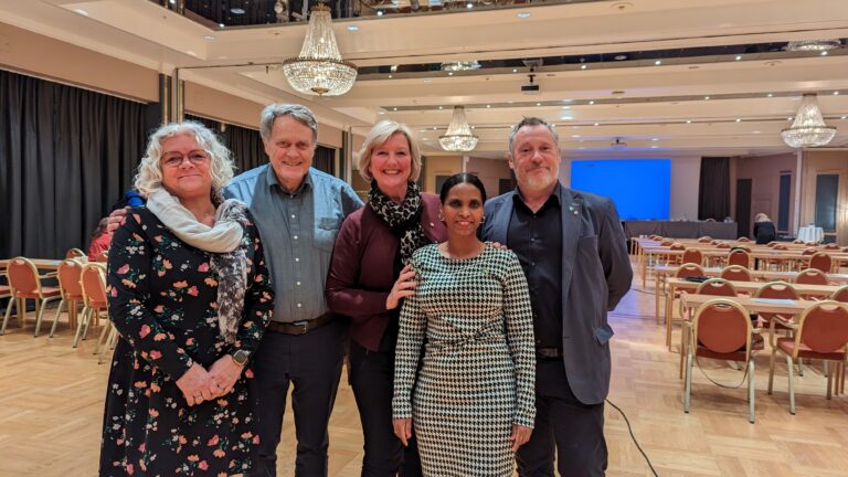 May-Liss Sæterdalen (Ap), Helge Thomassen (Pp), Iren Carlstrøm (Ap), Suhur Lorch Falch (MDG) og Kai Adsen (Ap).