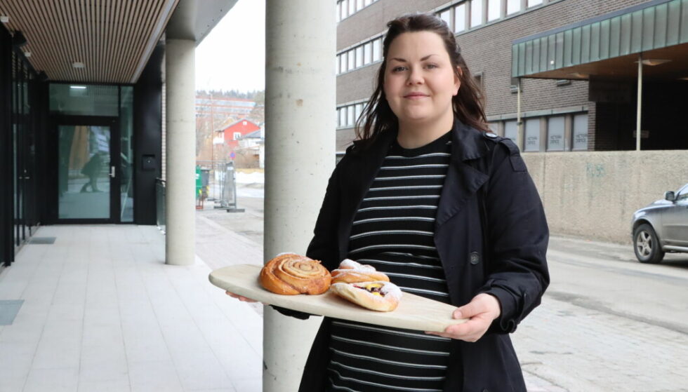 Eier av Bakeri Bohem, Mari Østlid, fikk en trist beskjed 2. juledag om at bakeriet var fullt av vann etter en lekkasje.