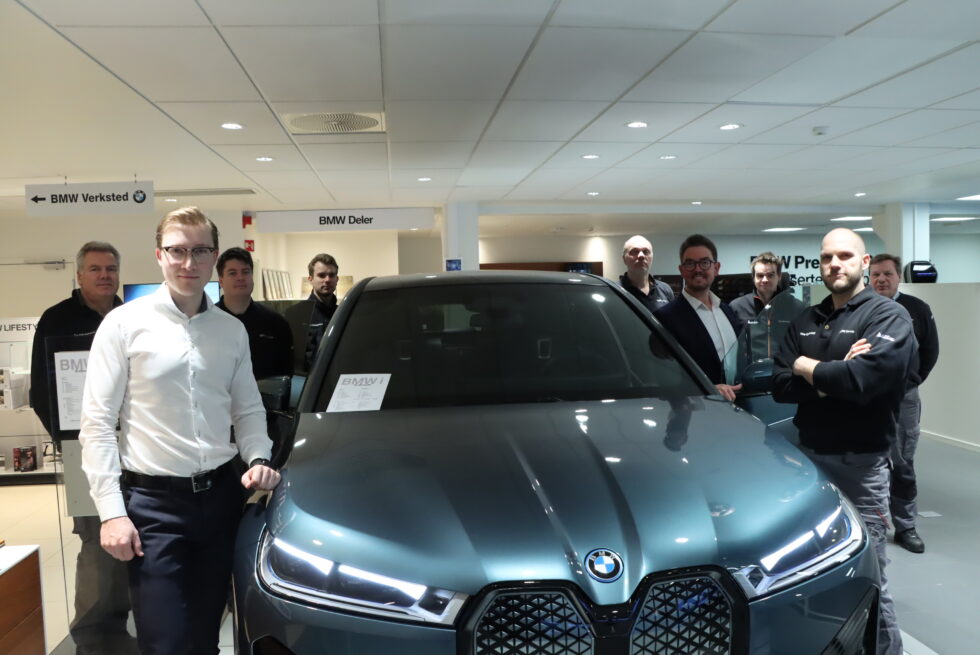 Bjørn Erik Aanerud (t.v.), Sivert Strømman, Håvard Holm, Klaudijus Halvorsrud, Kjell Nabben, Tom Erik Amundsen, Kenneth Risbakk, Steve Gylterud og Frank Helledal er alle godt fornøyde med BMW-året 2022. Ikke til stede: Charlotte Egnersson, Kåre Nergaard og Marius Enge.