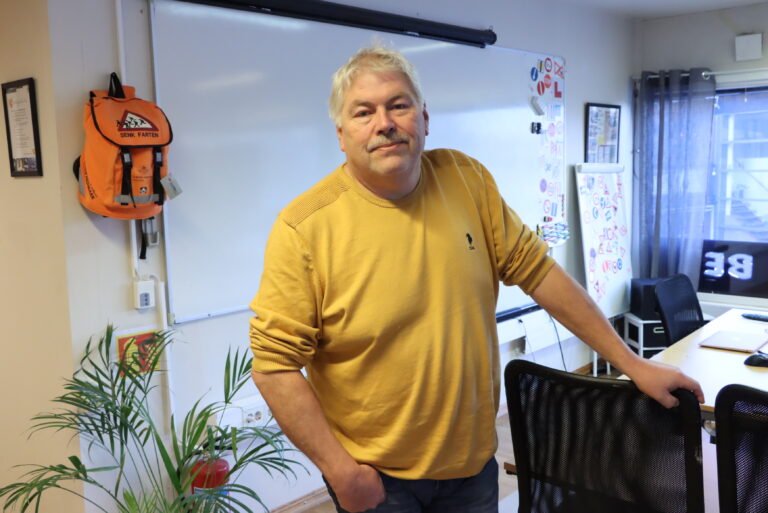Daglig leder på Evo Trafikkskole, Jan Røkland, ser samme tendens som resten av landet, men tror ikke manuelle gir forsvinner med det første.