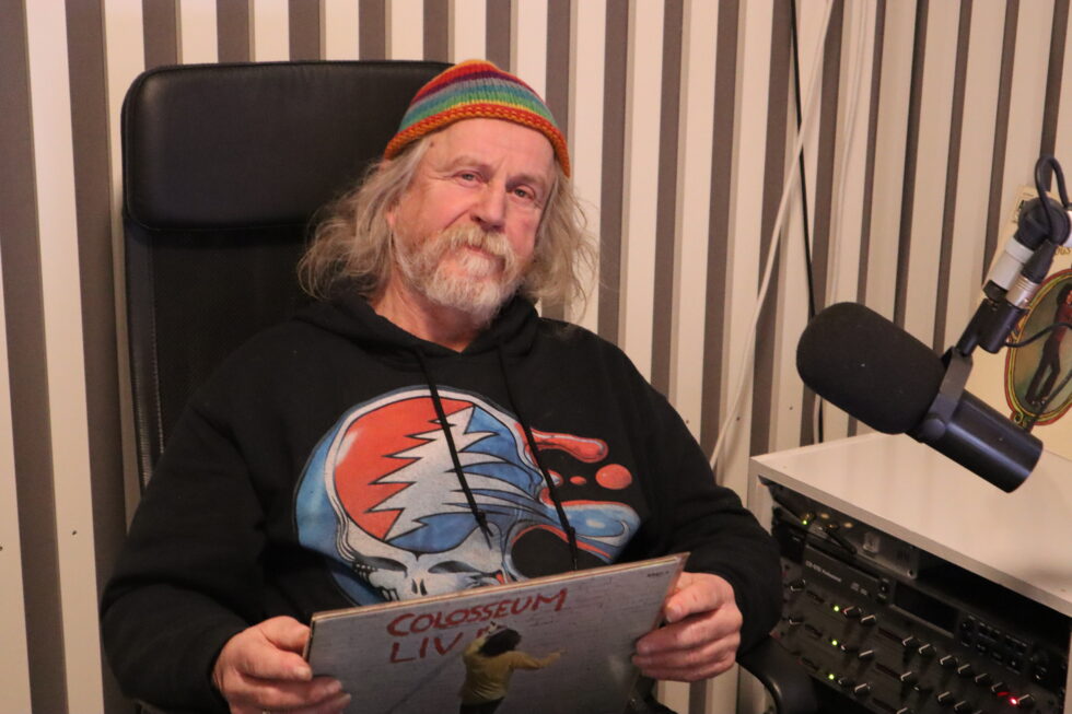 Bjørn Storeide har snakket om og spilt musikk på Radio Kongsvinger i 34 år.