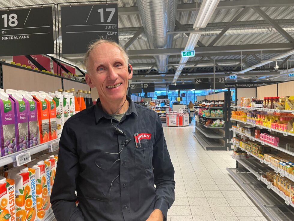 Butikksjef John Ellingsen synes det er synd at Meny legges ned, og at det er et tap for byen.