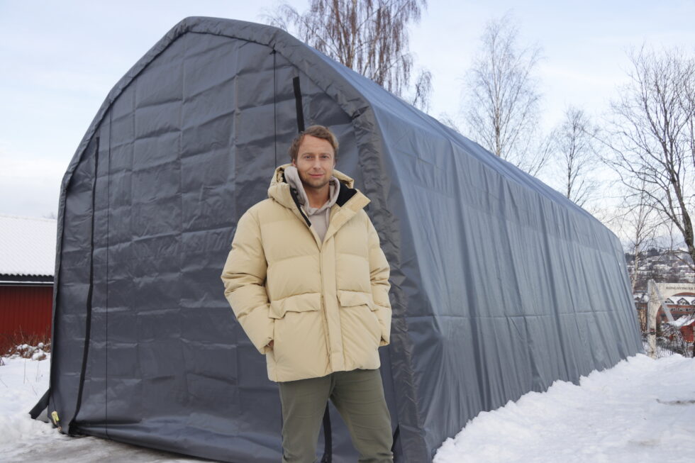 Helt ut av det blå dukket denne store garasjen opp på en av eiendommene til Borten Eiendom