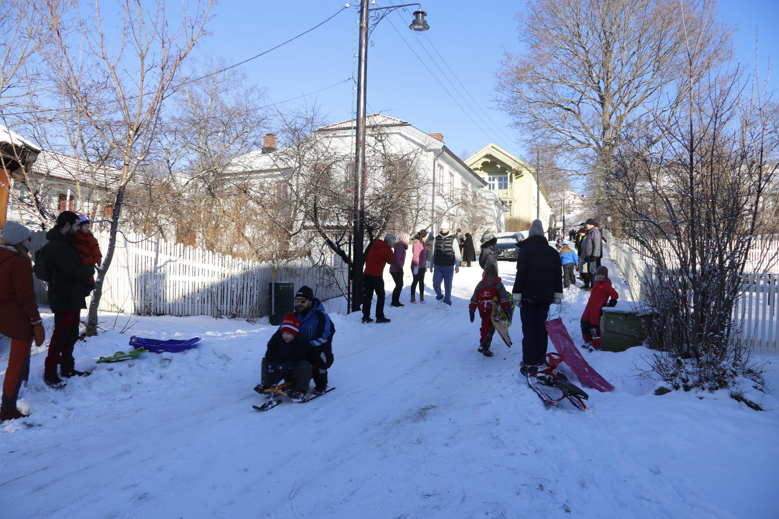 Akebakken var populær for både unge og gamle.