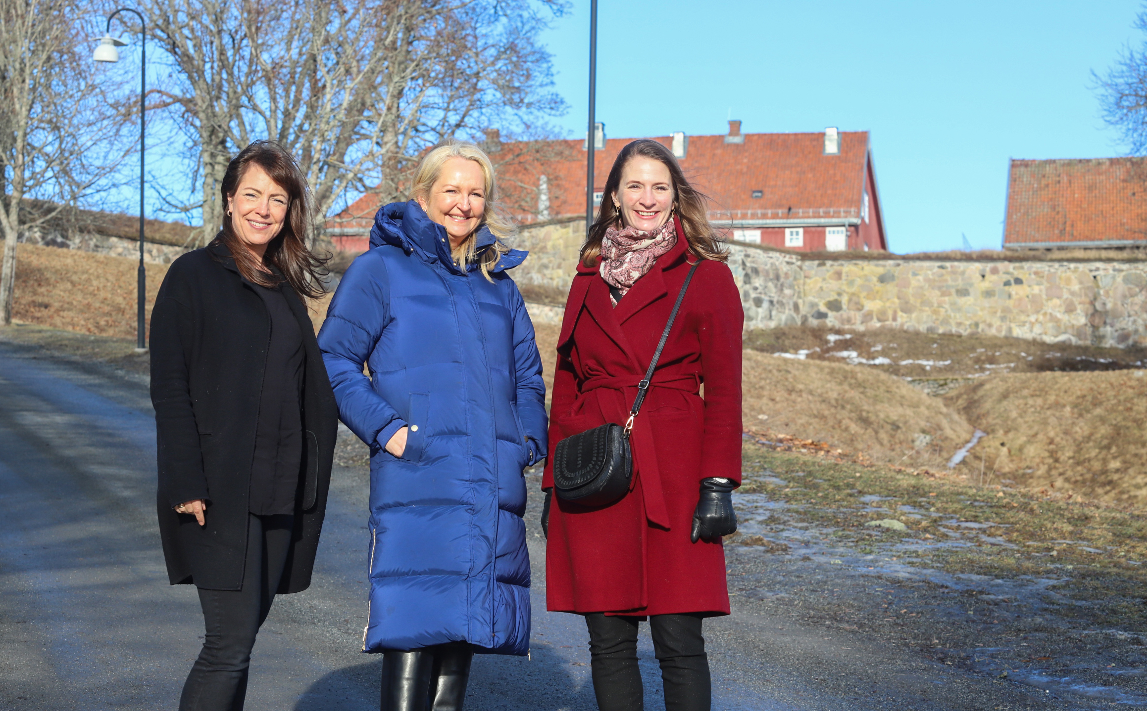 Denne uka fikk Elin Wiborg (t.v.), Kjersti Wangen og Hanne Markussen Myhr komme innen for festningsmurene for å ta en titt på produksjonen av Forræder.