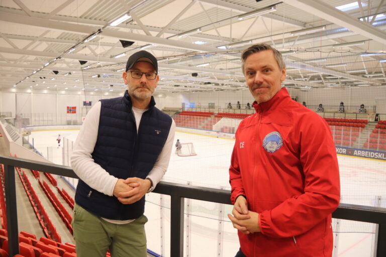 Sportslig leder Anders Angelbrant (t.v), daglig leder Jan Christer Eriksson og resten av klubben fikk inn bra med penger under kronekampen.